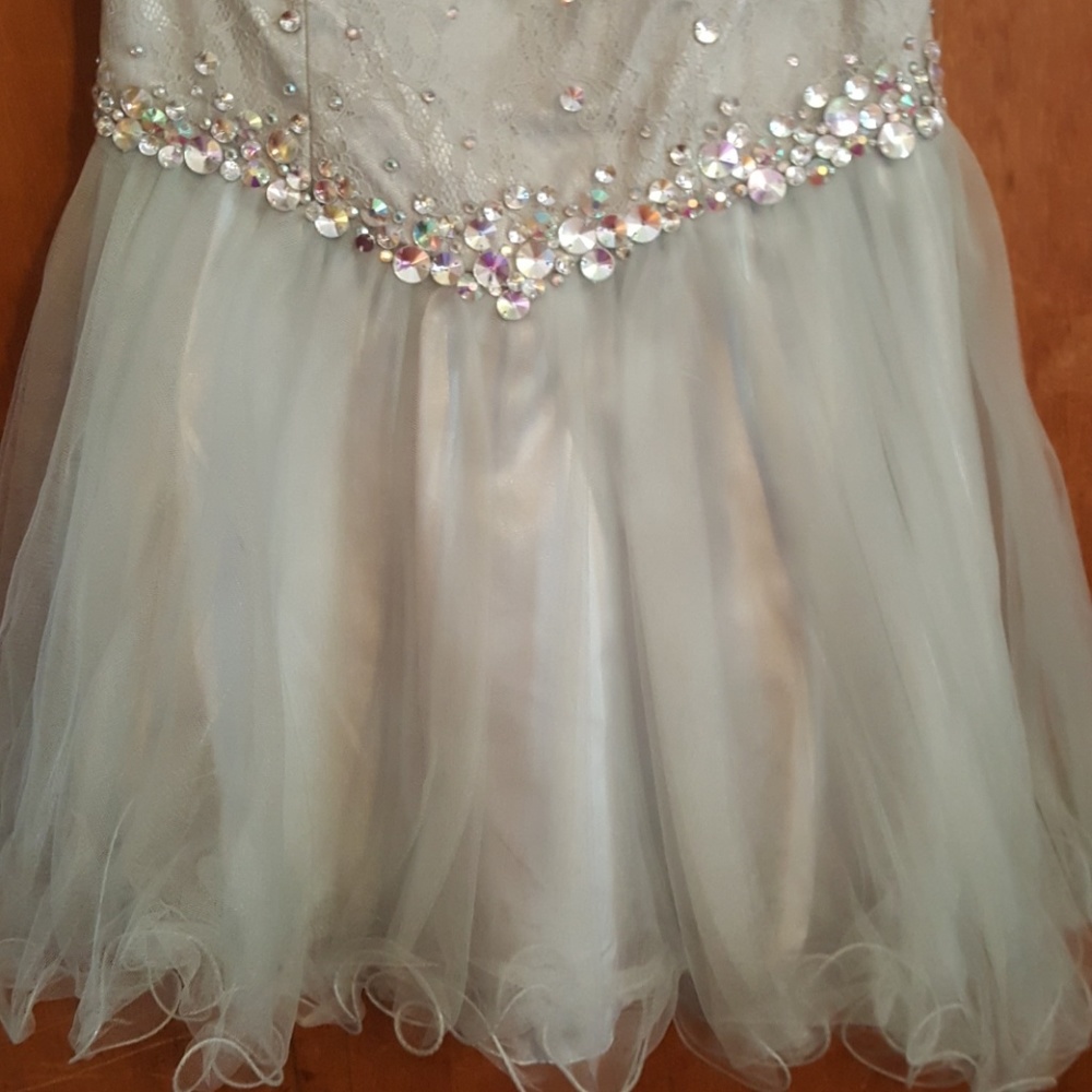 A Dress - Picture 3 of 4